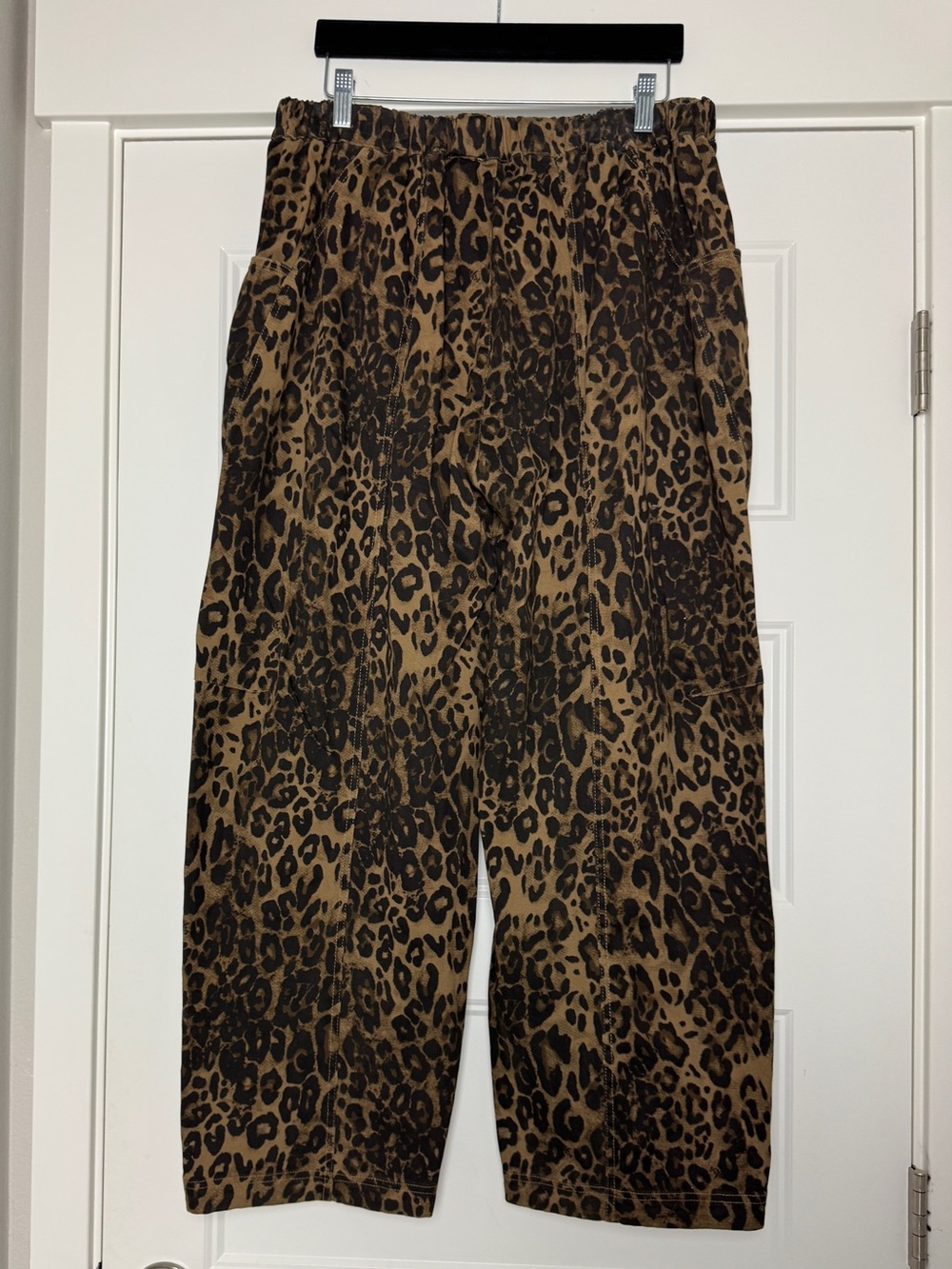 Women’s Anniewear Cheetah Print Barrel Jeans - Picture 6 of 10